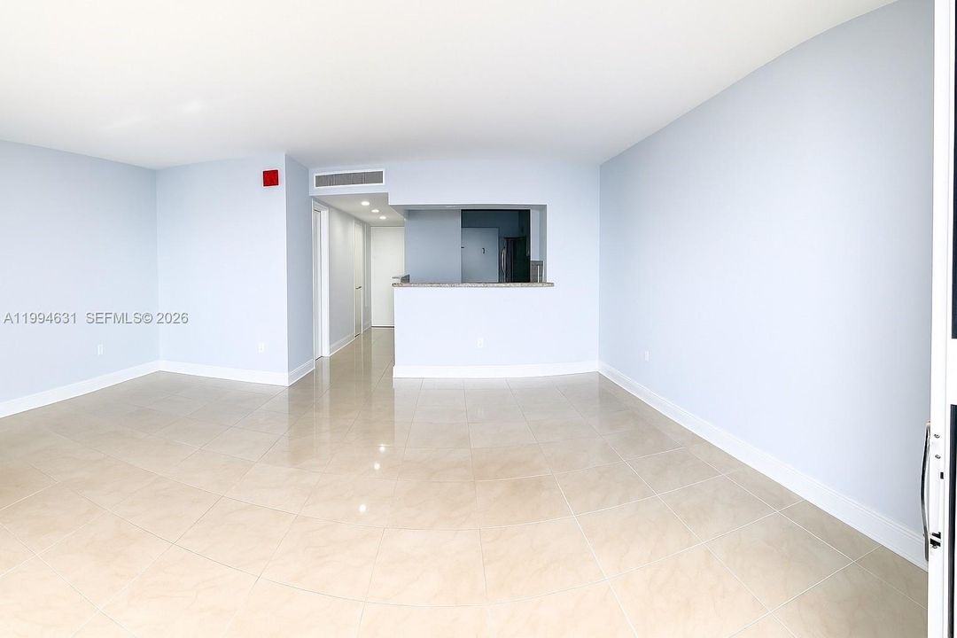 For Sale: $230,000 (0 beds, 1 baths, 577 Square Feet)