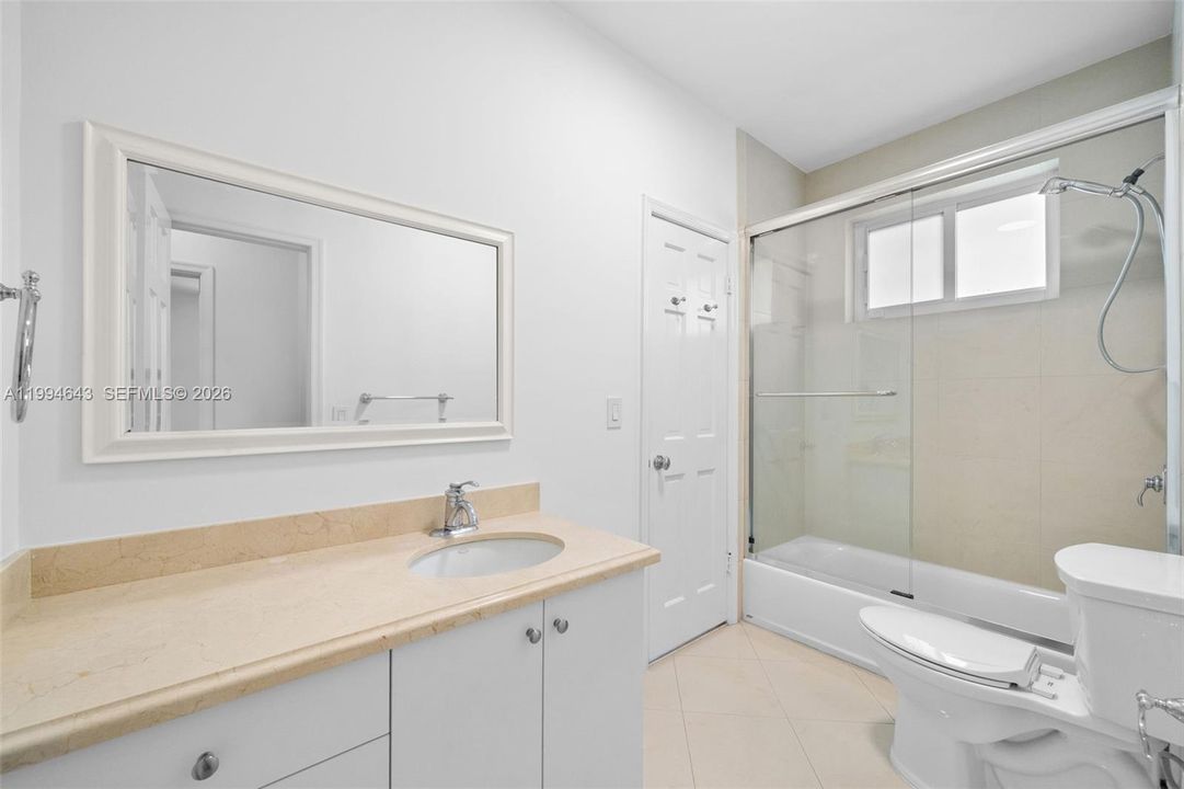 Недавно арендовано: $11,500 (4 спален, 3 ванн, 2640 Квадратных фут)