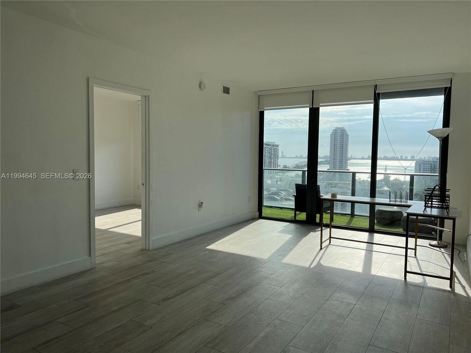 На продажу: $785,000 (2 спален, 2 ванн, 1081 Квадратных фут)
