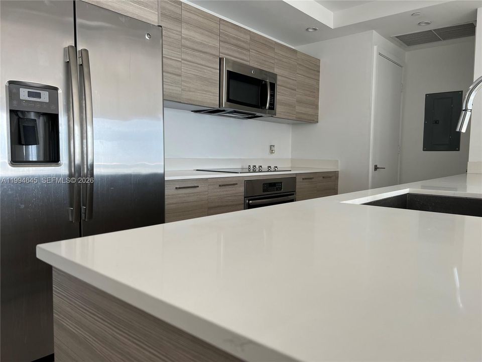 На продажу: $785,000 (2 спален, 2 ванн, 1081 Квадратных фут)