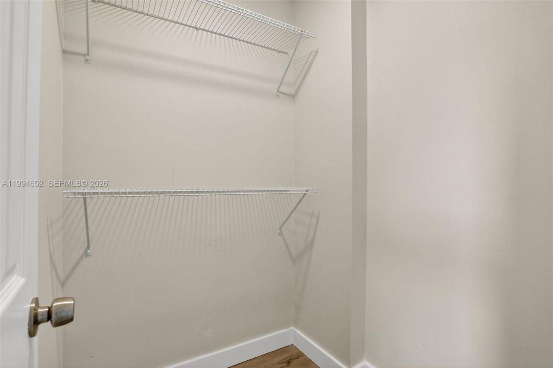 Active With Contract: $225,000 (2 beds, 1 baths, 800 Square Feet)