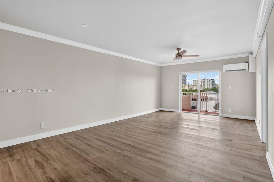 Active With Contract: $225,000 (2 beds, 1 baths, 800 Square Feet)
