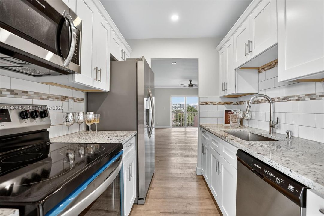 Active With Contract: $225,000 (2 beds, 1 baths, 800 Square Feet)
