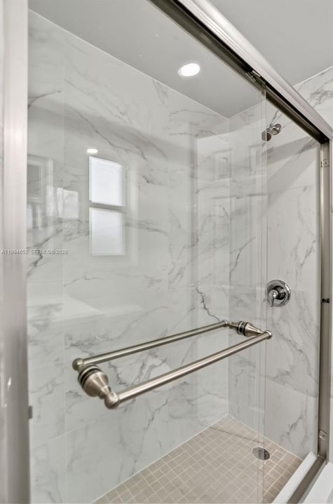 Active With Contract: $225,000 (2 beds, 1 baths, 800 Square Feet)