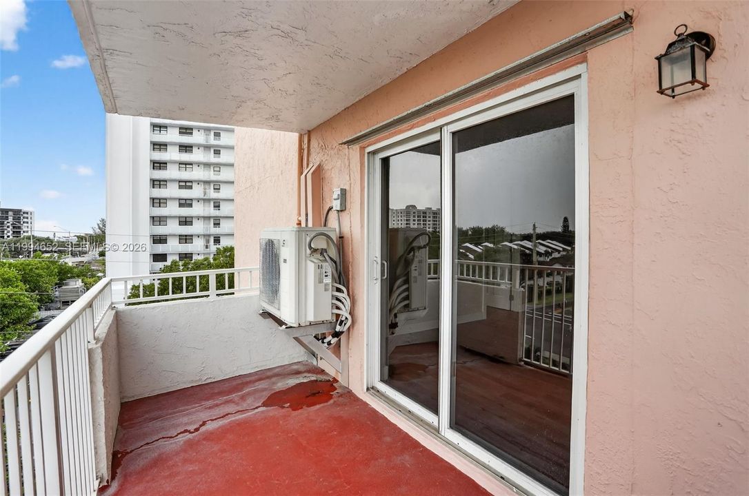 Active With Contract: $225,000 (2 beds, 1 baths, 800 Square Feet)
