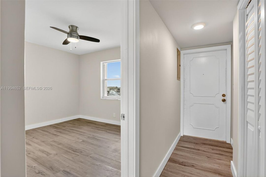 Active With Contract: $225,000 (2 beds, 1 baths, 800 Square Feet)