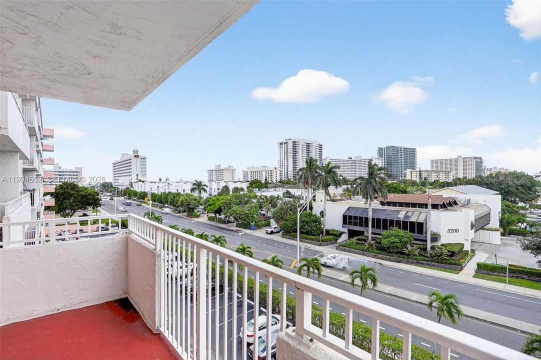 Active With Contract: $225,000 (2 beds, 1 baths, 800 Square Feet)