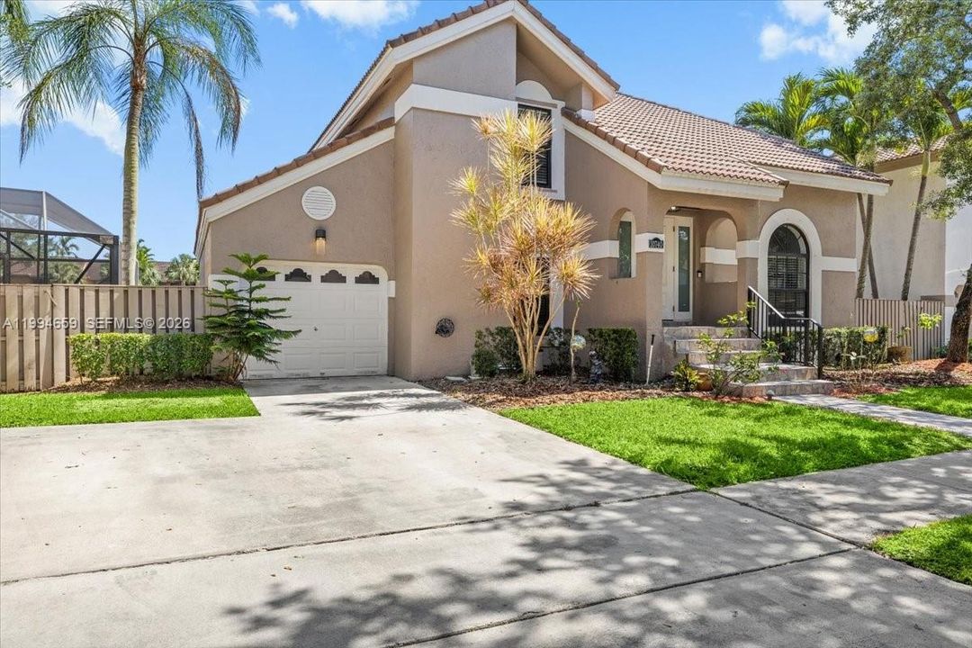 En Venta: $665,000 (4 camas, 3 baños, 1925 Pies cuadrados)