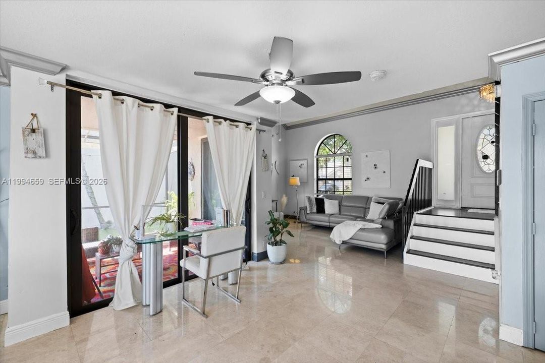 En Venta: $665,000 (4 camas, 3 baños, 1925 Pies cuadrados)