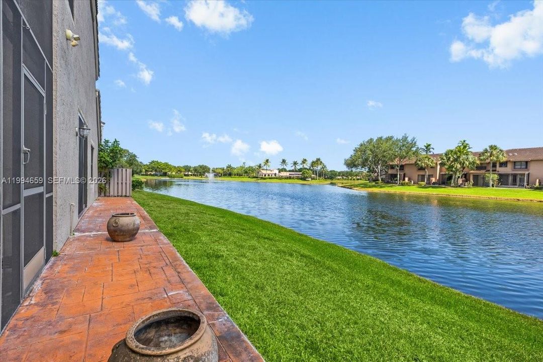 En Venta: $665,000 (4 camas, 3 baños, 1925 Pies cuadrados)