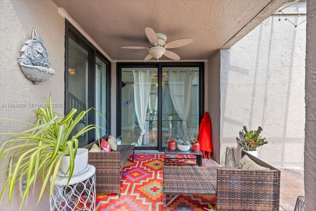 En Venta: $665,000 (4 camas, 3 baños, 1925 Pies cuadrados)