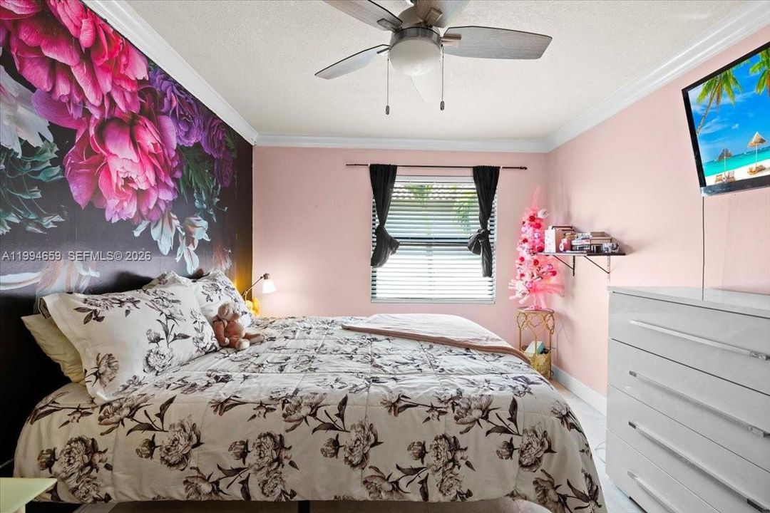 En Venta: $665,000 (4 camas, 3 baños, 1925 Pies cuadrados)