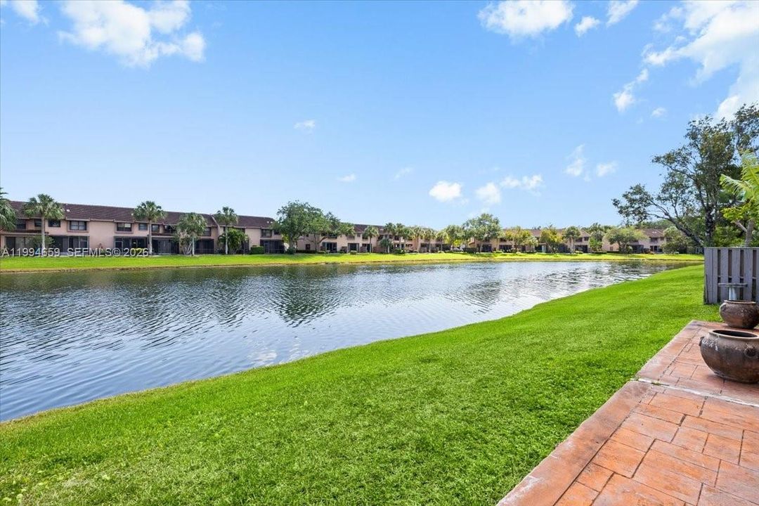 En Venta: $665,000 (4 camas, 3 baños, 1925 Pies cuadrados)