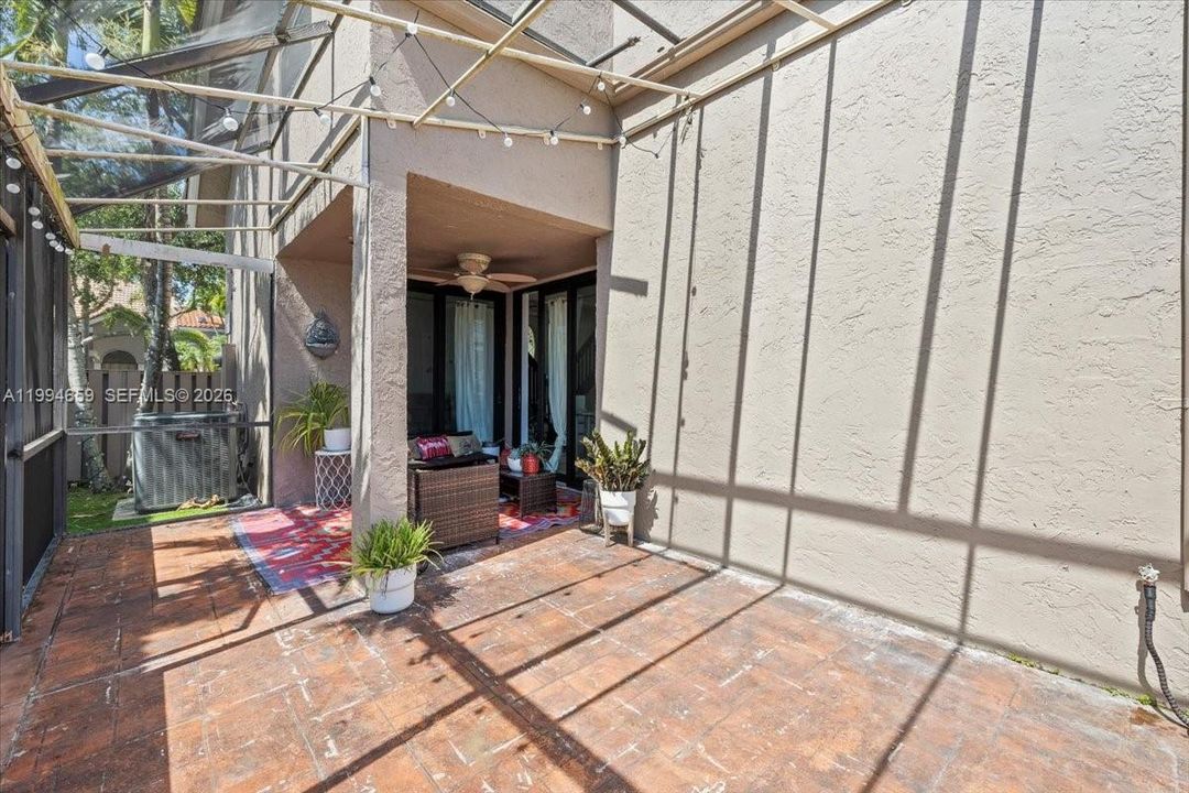 En Venta: $665,000 (4 camas, 3 baños, 1925 Pies cuadrados)