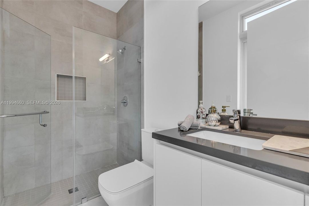 En Venta: $2,900,000 (5 camas, 5 baños, 3810 Pies cuadrados)