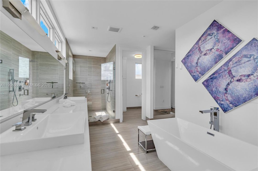 En Venta: $2,900,000 (5 camas, 5 baños, 3810 Pies cuadrados)