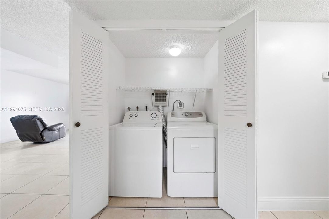 Activo con contrato: $300,000 (2 camas, 2 baños, 1502 Pies cuadrados)