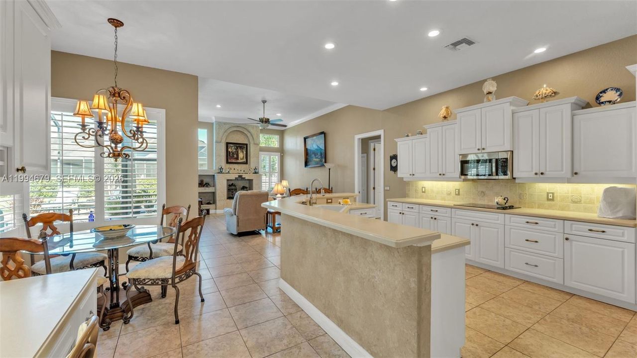 For Sale: $720,000 (4 beds, 4 baths, 2961 Square Feet)
