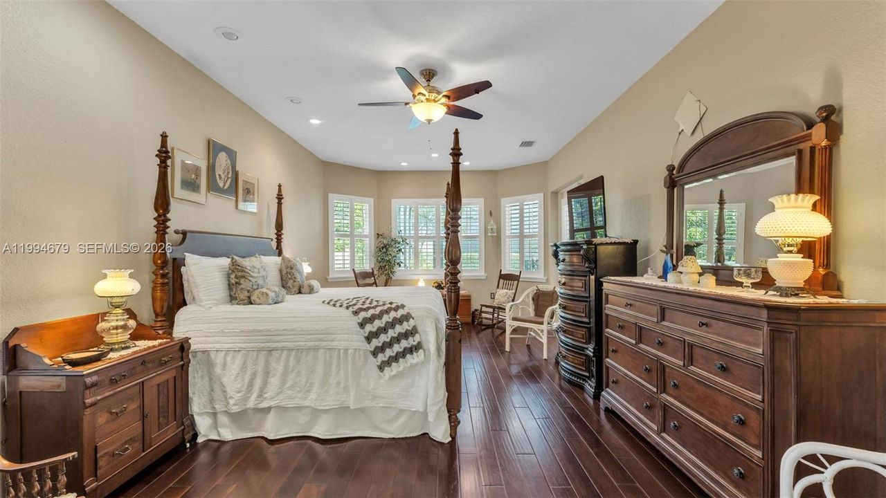 For Sale: $720,000 (4 beds, 4 baths, 2961 Square Feet)