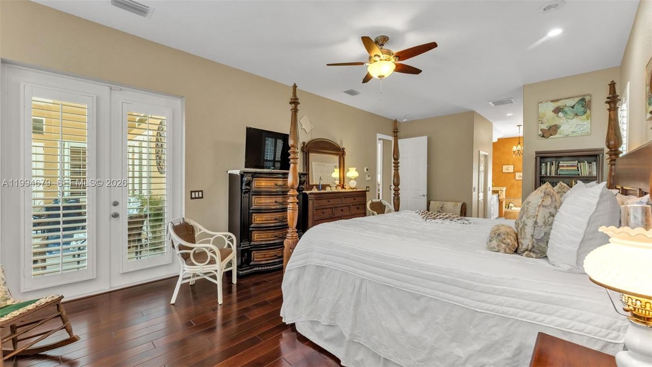 For Sale: $720,000 (4 beds, 4 baths, 2961 Square Feet)