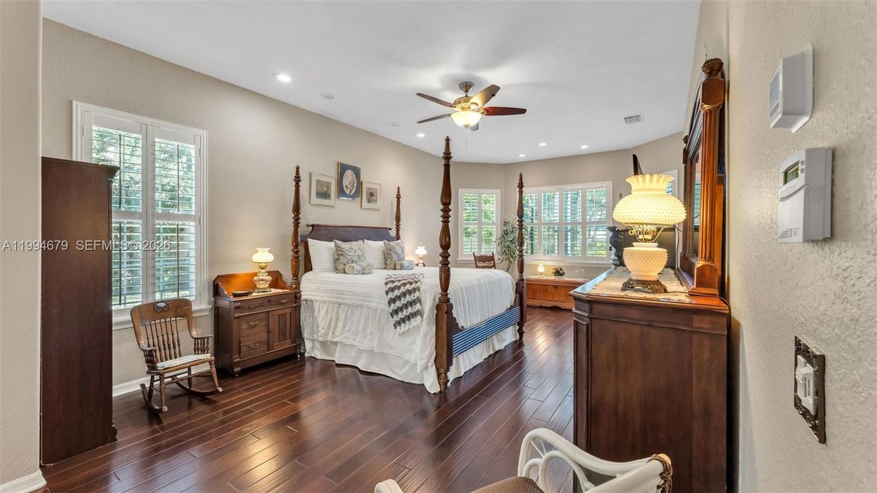 For Sale: $720,000 (4 beds, 4 baths, 2961 Square Feet)