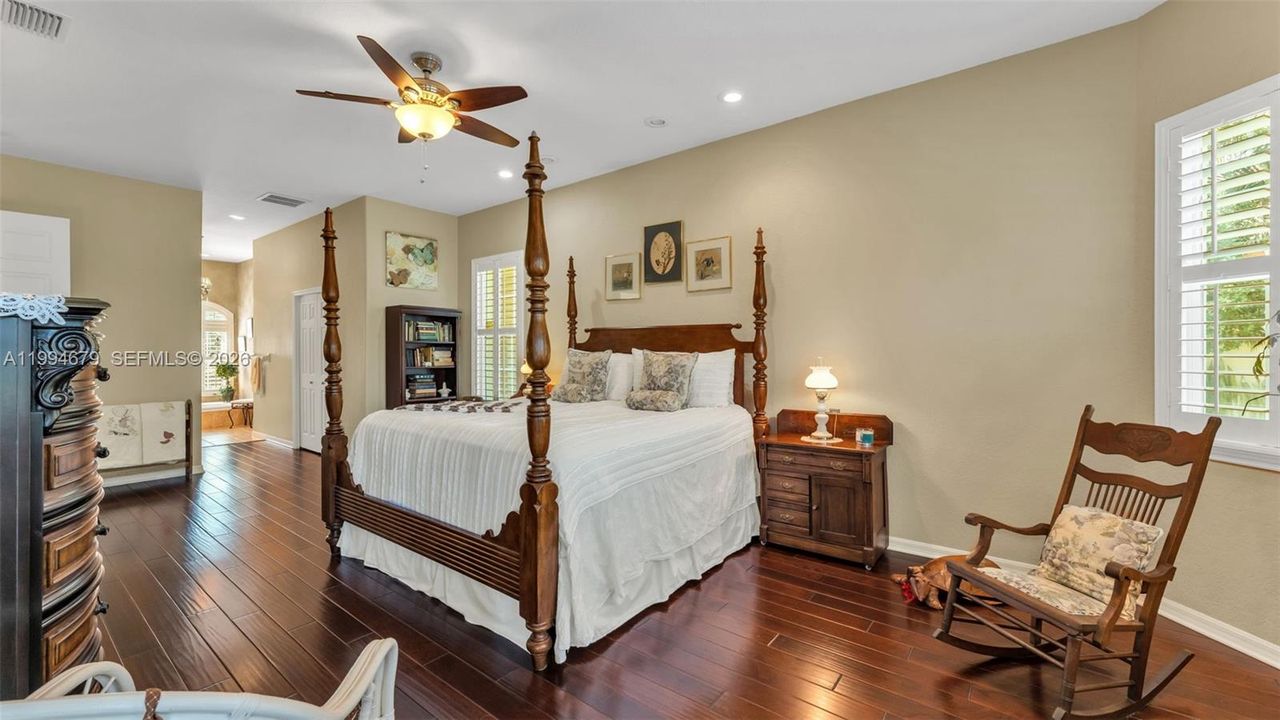 For Sale: $720,000 (4 beds, 4 baths, 2961 Square Feet)