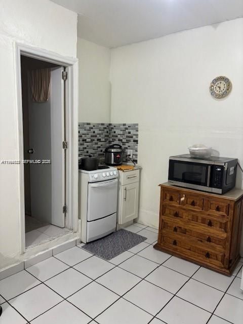 For Rent: $1,800 (2 beds, 1 baths, 1605 Square Feet)