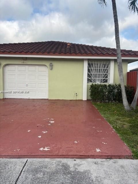 For Rent: $1,800 (2 beds, 1 baths, 1605 Square Feet)