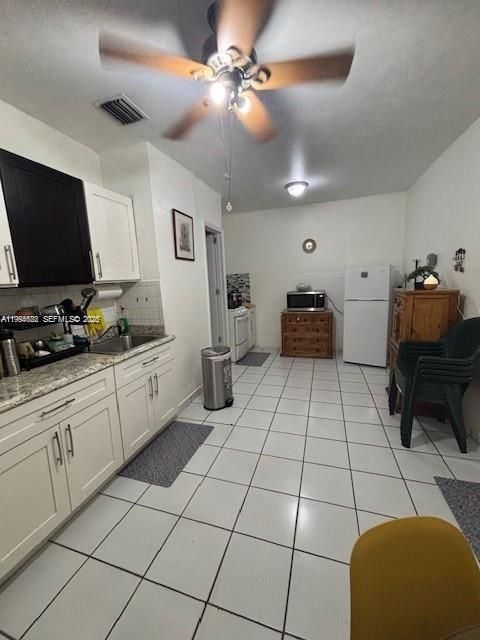 For Rent: $1,800 (2 beds, 1 baths, 1605 Square Feet)