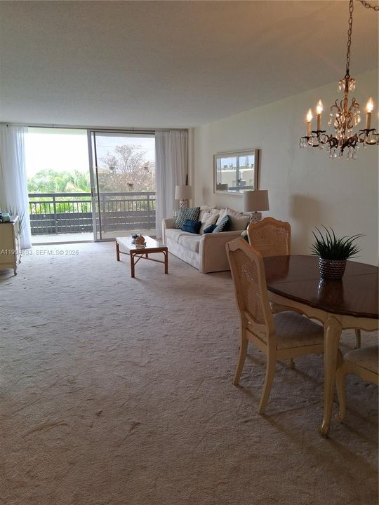 For Sale: $169,000 (2 beds, 2 baths, 1056 Square Feet)