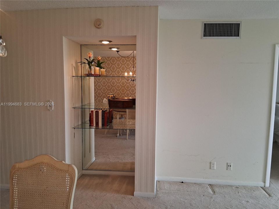 For Sale: $169,000 (2 beds, 2 baths, 1056 Square Feet)