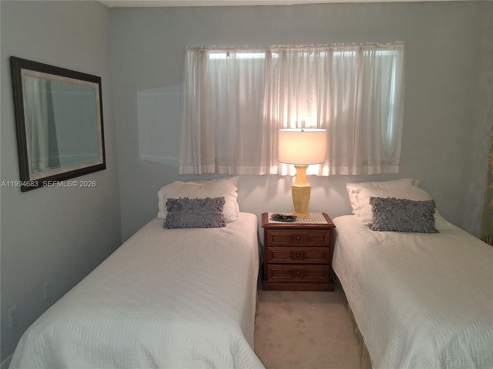 For Sale: $169,000 (2 beds, 2 baths, 1056 Square Feet)