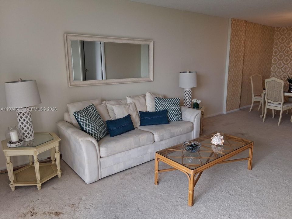 For Sale: $169,000 (2 beds, 2 baths, 1056 Square Feet)