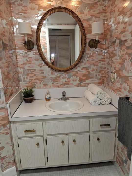 For Sale: $169,000 (2 beds, 2 baths, 1056 Square Feet)