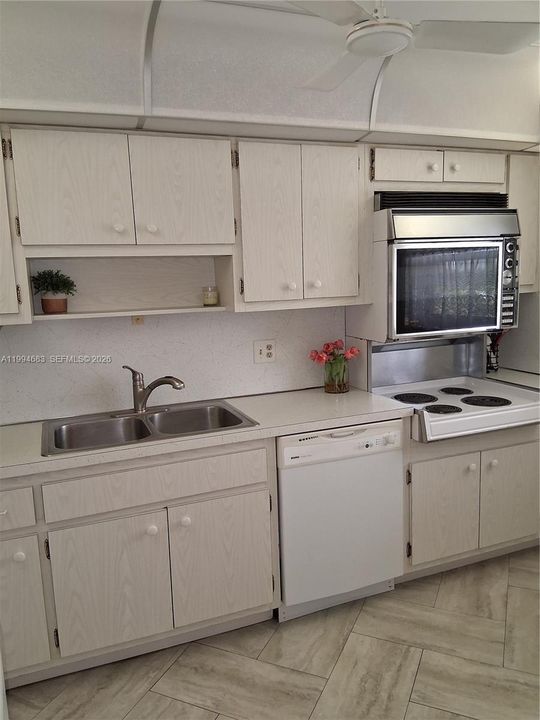 For Sale: $169,000 (2 beds, 2 baths, 1056 Square Feet)