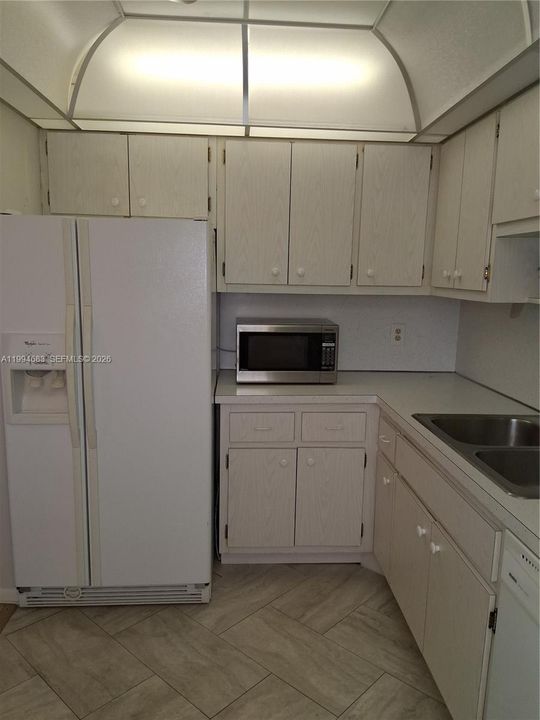 For Sale: $169,000 (2 beds, 2 baths, 1056 Square Feet)
