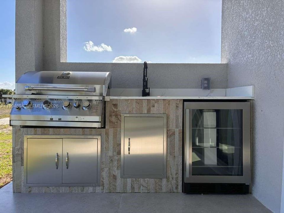 For Sale: $349,900 (3 beds, 2 baths, 1571 Square Feet)