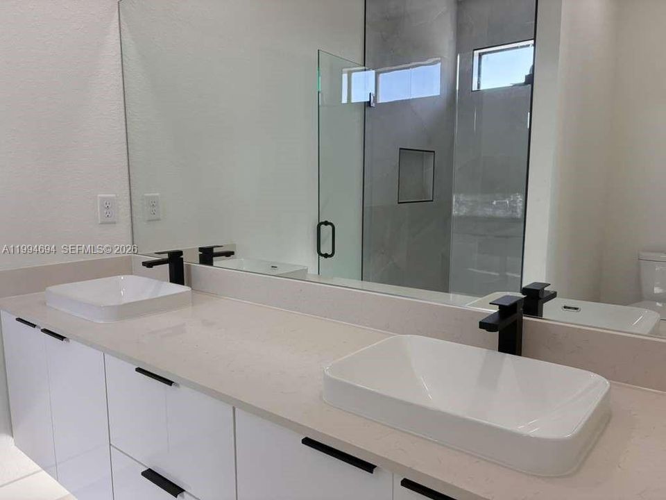 For Sale: $349,900 (3 beds, 2 baths, 1571 Square Feet)