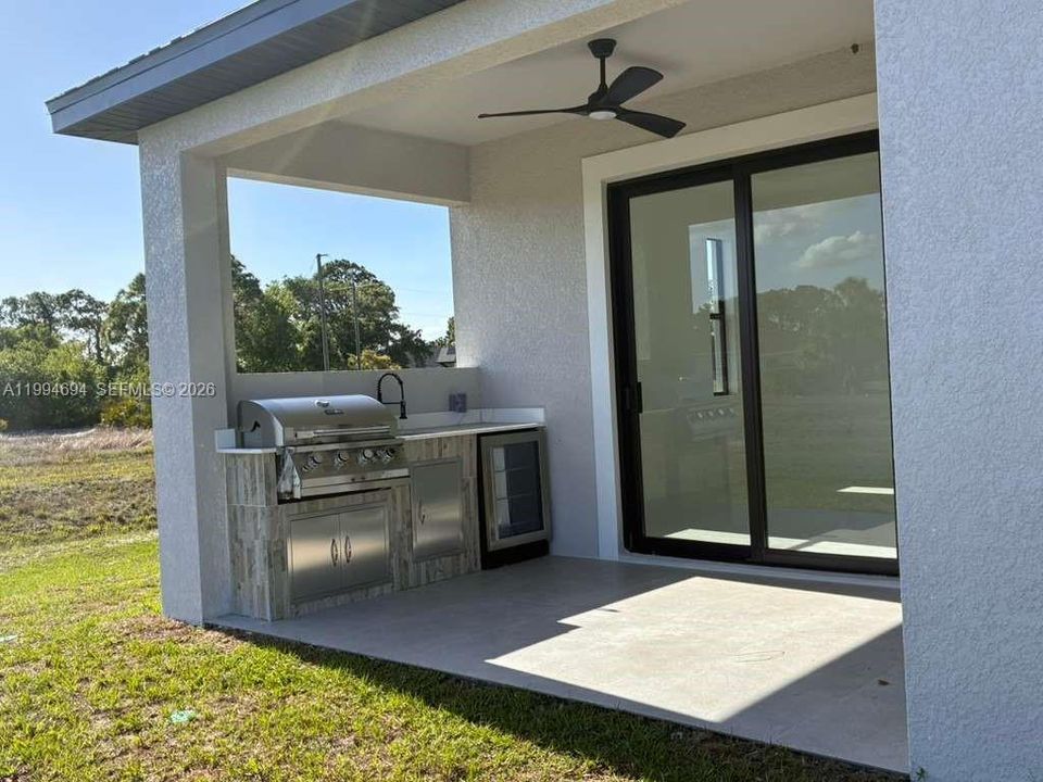 For Sale: $349,900 (3 beds, 2 baths, 1571 Square Feet)