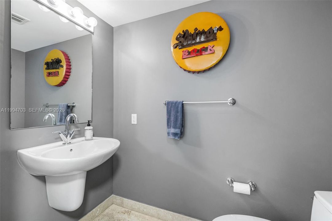 For Sale: $460,000 (1 beds, 1 baths, 1056 Square Feet)