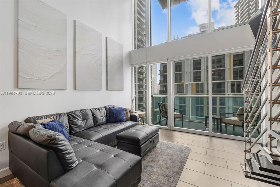 For Sale: $460,000 (1 beds, 1 baths, 1056 Square Feet)