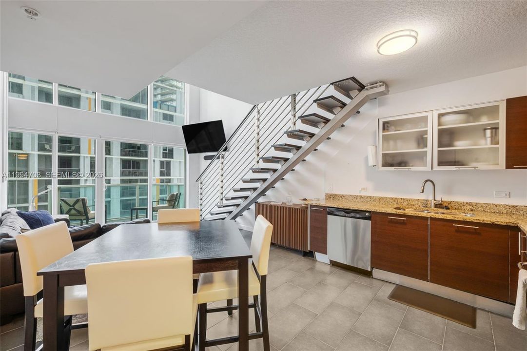 For Sale: $460,000 (1 beds, 1 baths, 1056 Square Feet)