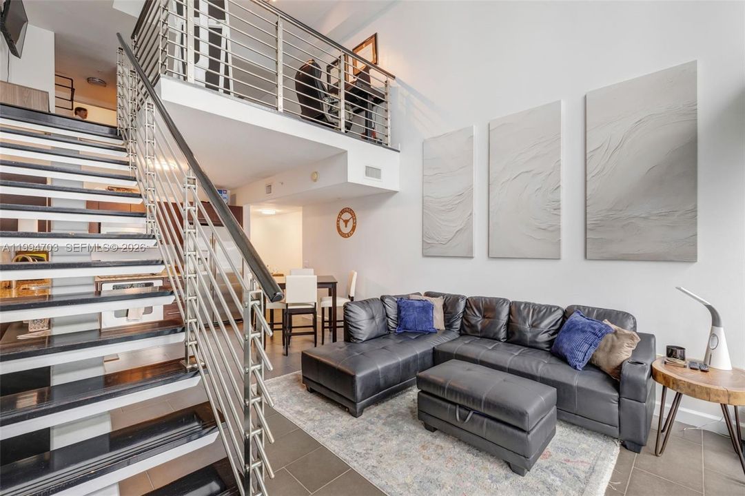 For Sale: $460,000 (1 beds, 1 baths, 1056 Square Feet)