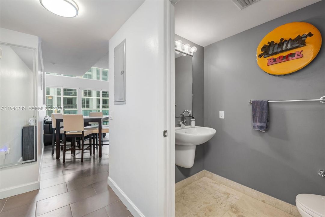 For Sale: $460,000 (1 beds, 1 baths, 1056 Square Feet)