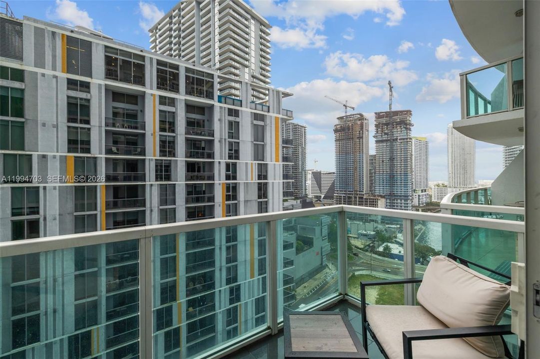 For Sale: $460,000 (1 beds, 1 baths, 1056 Square Feet)