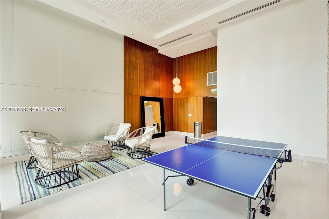 For Sale: $460,000 (1 beds, 1 baths, 1056 Square Feet)