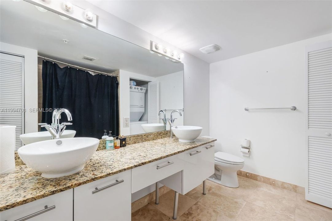 For Sale: $460,000 (1 beds, 1 baths, 1056 Square Feet)