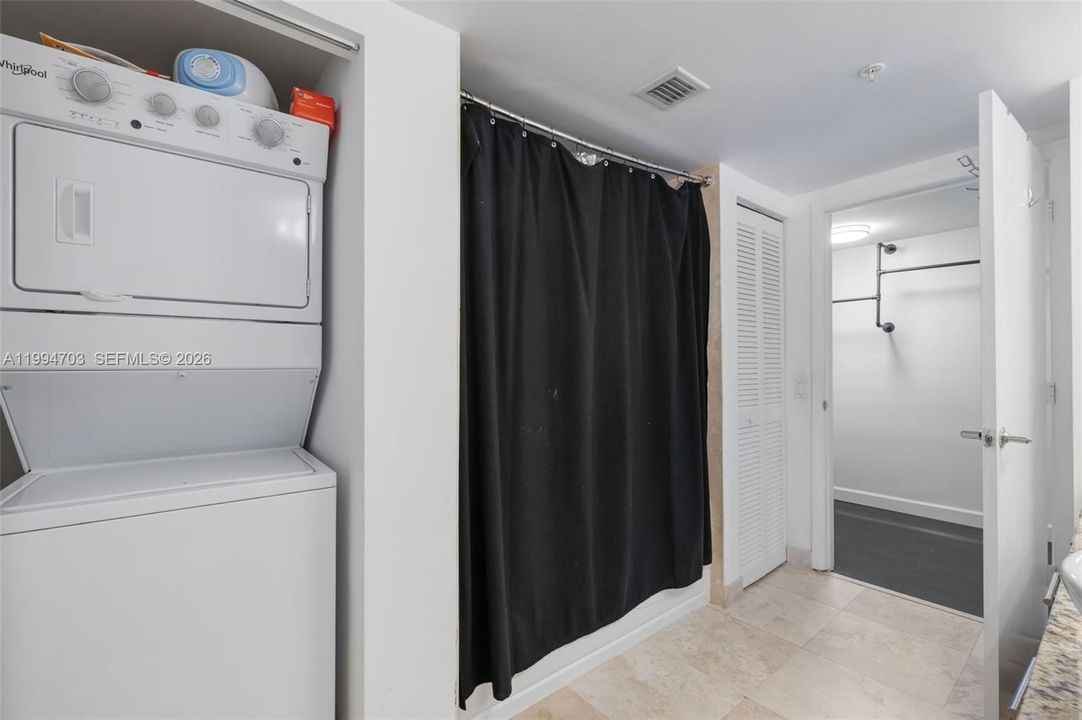 For Sale: $460,000 (1 beds, 1 baths, 1056 Square Feet)