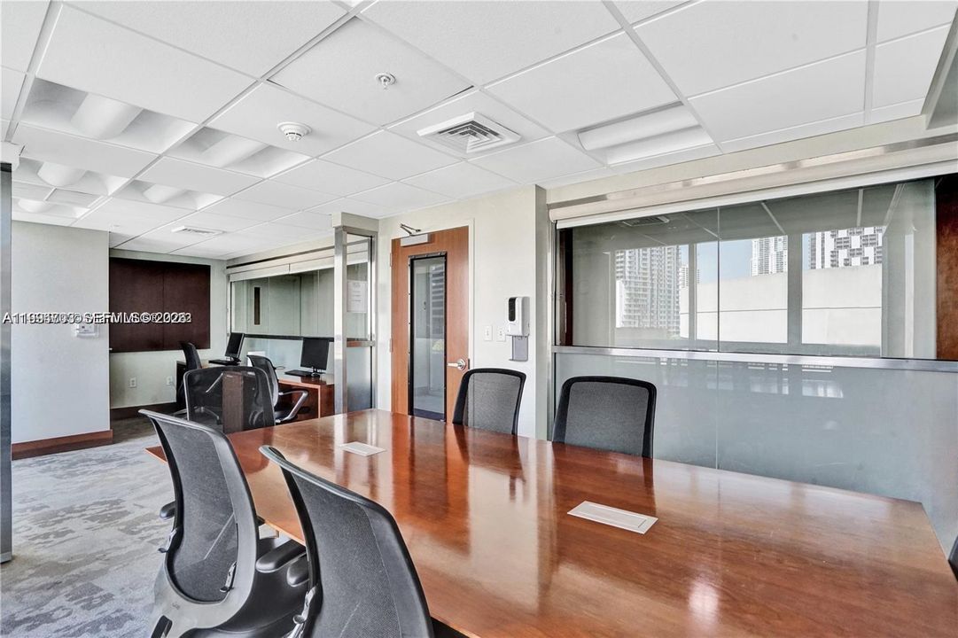 For Sale: $460,000 (1 beds, 1 baths, 1056 Square Feet)