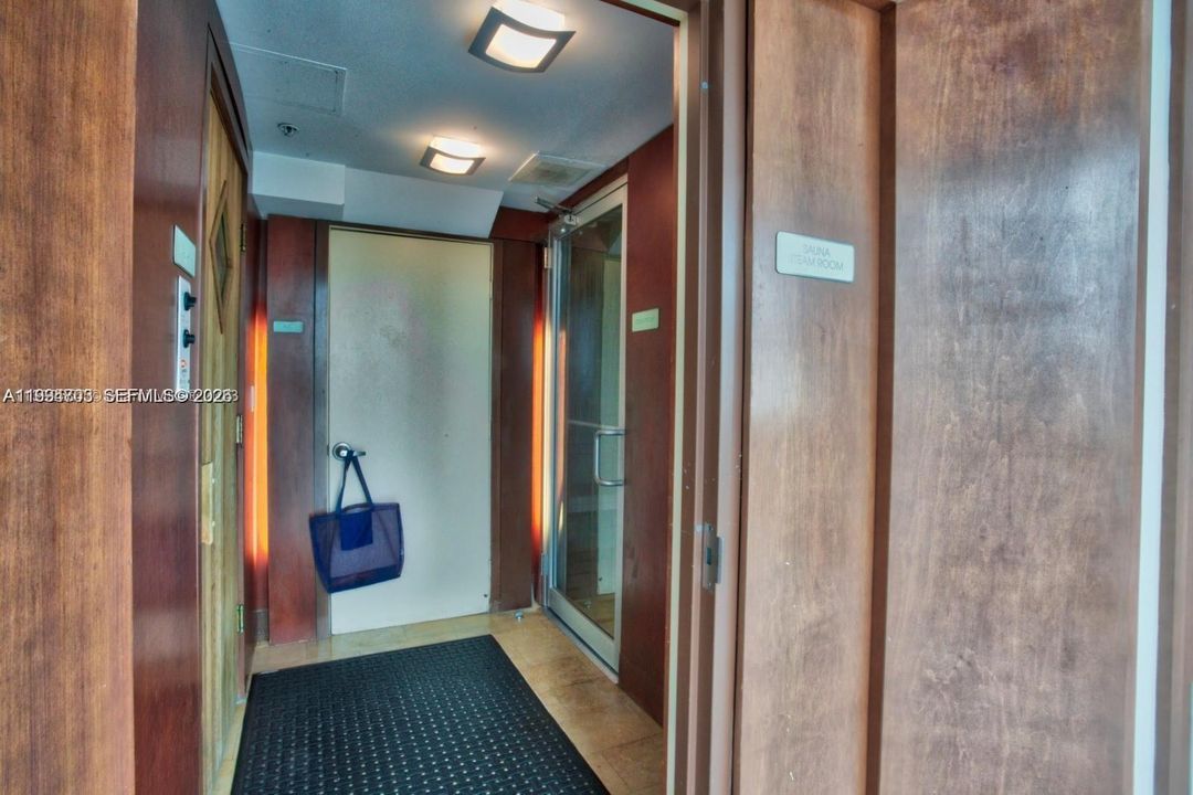 For Sale: $460,000 (1 beds, 1 baths, 1056 Square Feet)